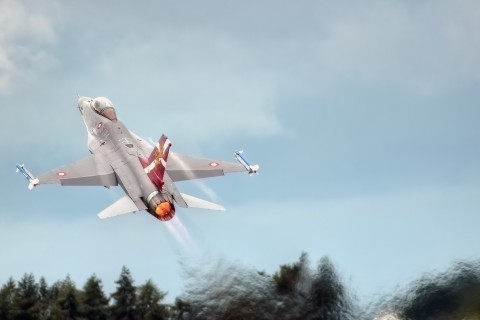 f-16c猎鹰战斗机