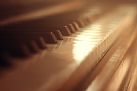 阳光下的唯美钢琴