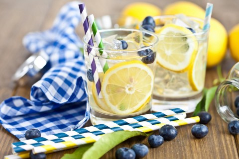 蓝莓柠檬水