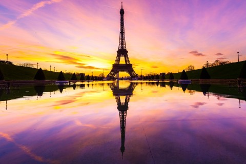 晚霞中的巴黎铁塔