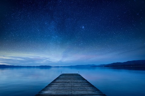 湖泊上的星空