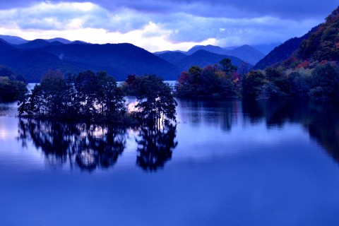 唯美蓝色湖泊