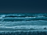 夜晚海浪