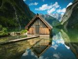 湖中小木屋