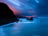 夜幕下湛蓝的海景