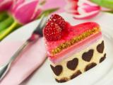 美味的树莓爱心蛋糕