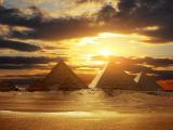 夕阳下的埃及金字塔