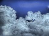 乌云上的飞机