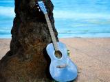 海边的蓝色吉他